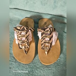 Women's Michael Kors Black & Cream Size 5.5 M Sandals